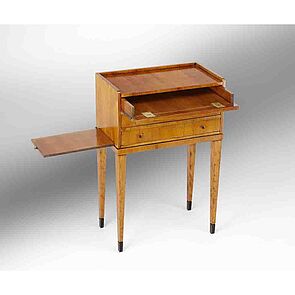 aufgeklappter kleiner Kommodensekretär No. 176 vom Miazzo in Kirsche Ton M mit schwarzen Details