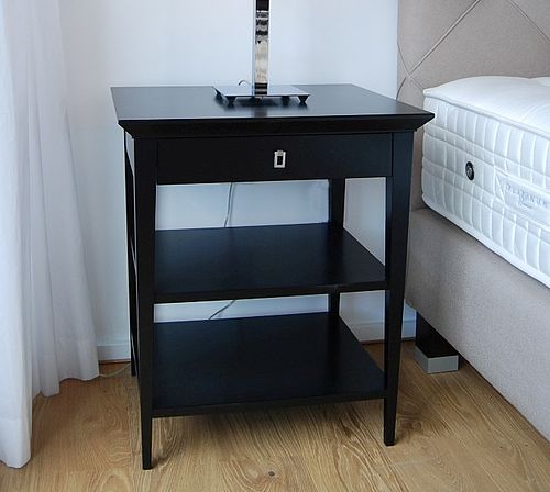 Schwarzer Beistelltisch Amadé von den Wiener Werkstätten zum Sonderpreis 