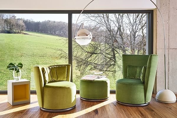 Sessel und Hocker Polo Club in grün - Bielefelder Werkstätten