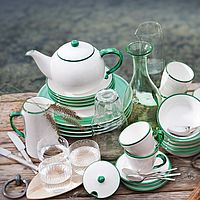 Gmundner Keramik Grüner Rand: gedeckter Kaffeetisch mit Teekanne