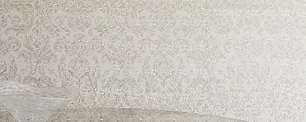 Zoffany Tapete Brocatello Briolette in weiß-silber