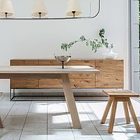 Form exclusiv Kuub Anrichte und Tisch