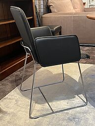 Armlehn-Stuhl Linus 0105 von Bacher in schwarzem Leder