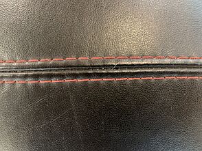 Sessel Parabolica mit Krontrastnaht zum Sonderpreis 