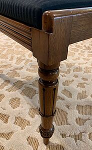 Hocker aus Mahagoniholz