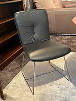 Stühle "Linus" 0104 von Bacher in schwarzem Leder