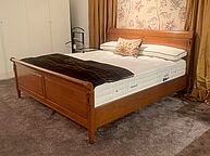 Ebanart Holzbettgestell aus Kirschbaumholz zum Sondpreis